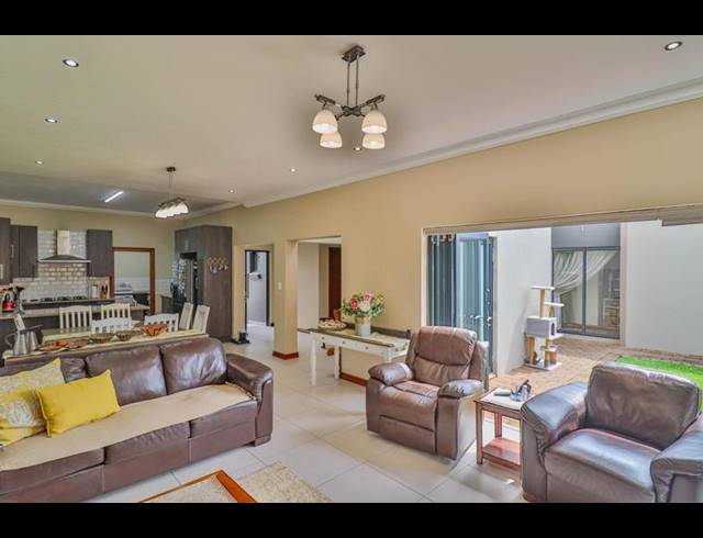 4 BEDROOM HOUSE FOR SALE IN MIDSTREAM RIDGE